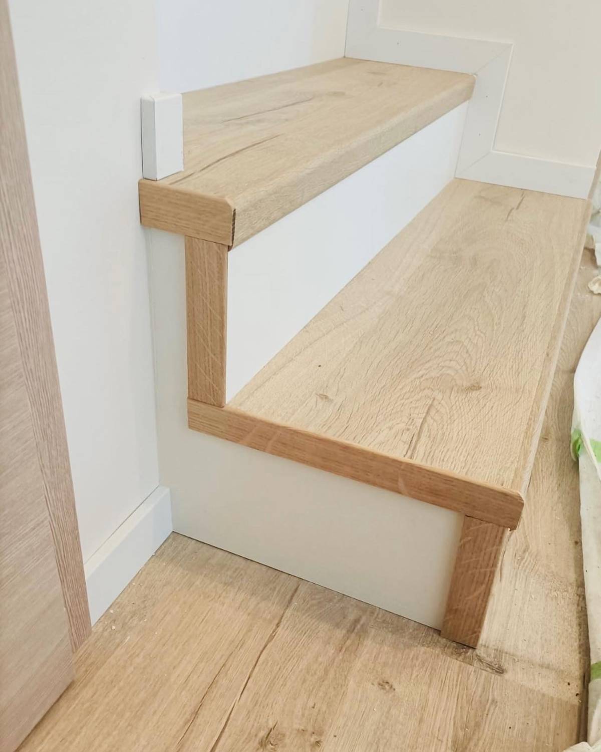 HABILLAGE ESCALIER EN STRATIFIE- CHANTIER SPECHBACH Mulhouse