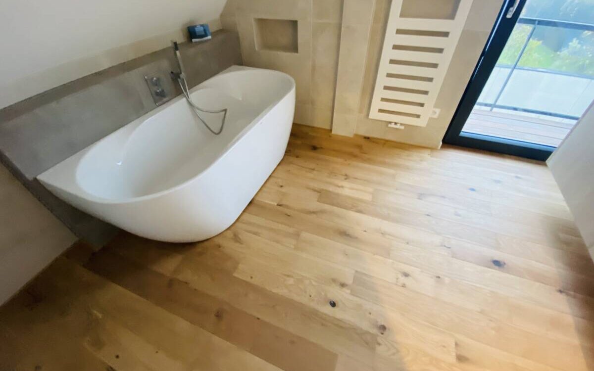 Comment entretenir un parquet de salle de bain en bois exotique pour &eacute;viter les d&eacute;formations ? Rixheim